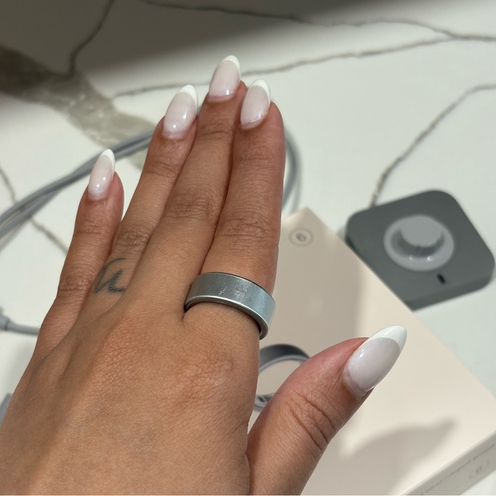 OURA RING 4 - BRUSHED SILVER SIZE 6 - Picture 7 of 12